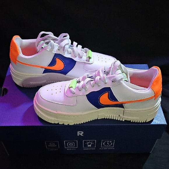 *Like New* Nike Womans Airforce 1 Pixel Lows - Picture 9 of 11